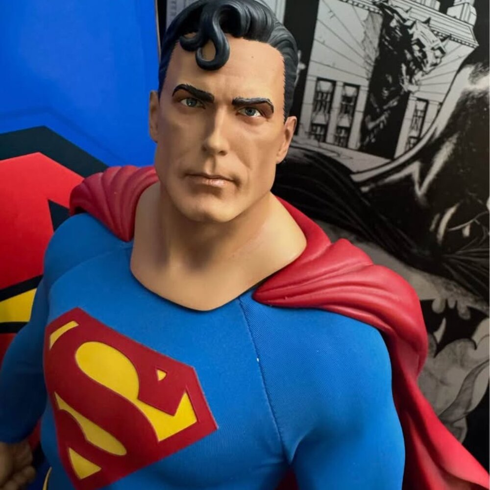 DC Sideshow Collectables - Picture 8 of 9